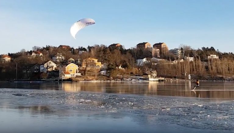 Robin Jumps Icebreaking. Skatekite