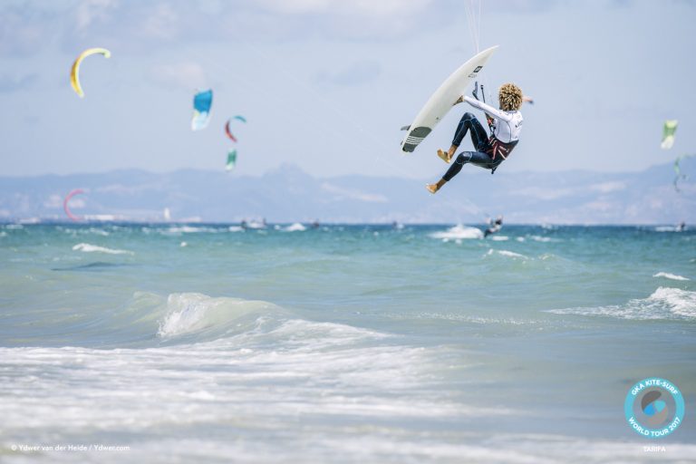 Light Levante Teases A Pack Playa De Valdevaqueros: Day Four Tarifa Strapless Pro