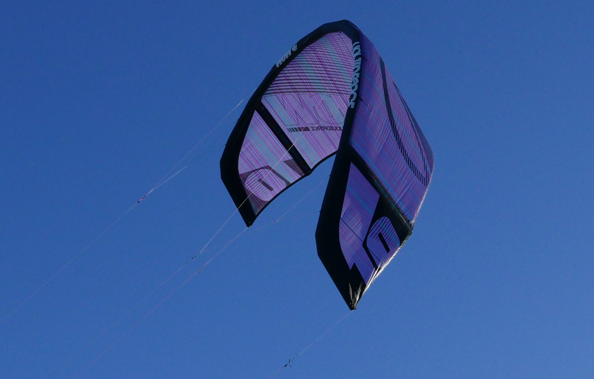 Kitesurfing Reviews - Liquid Force Kites WOW V3 10m 2018