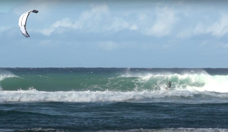 Kitesurfing the North Shore - Hawaii Series (Philipp Zach)