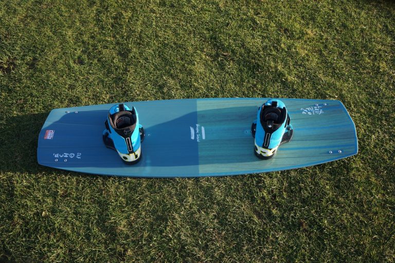 Kitesurfing Reviews - Liquid Force Kites Echo 142 x 42.5cm 2018