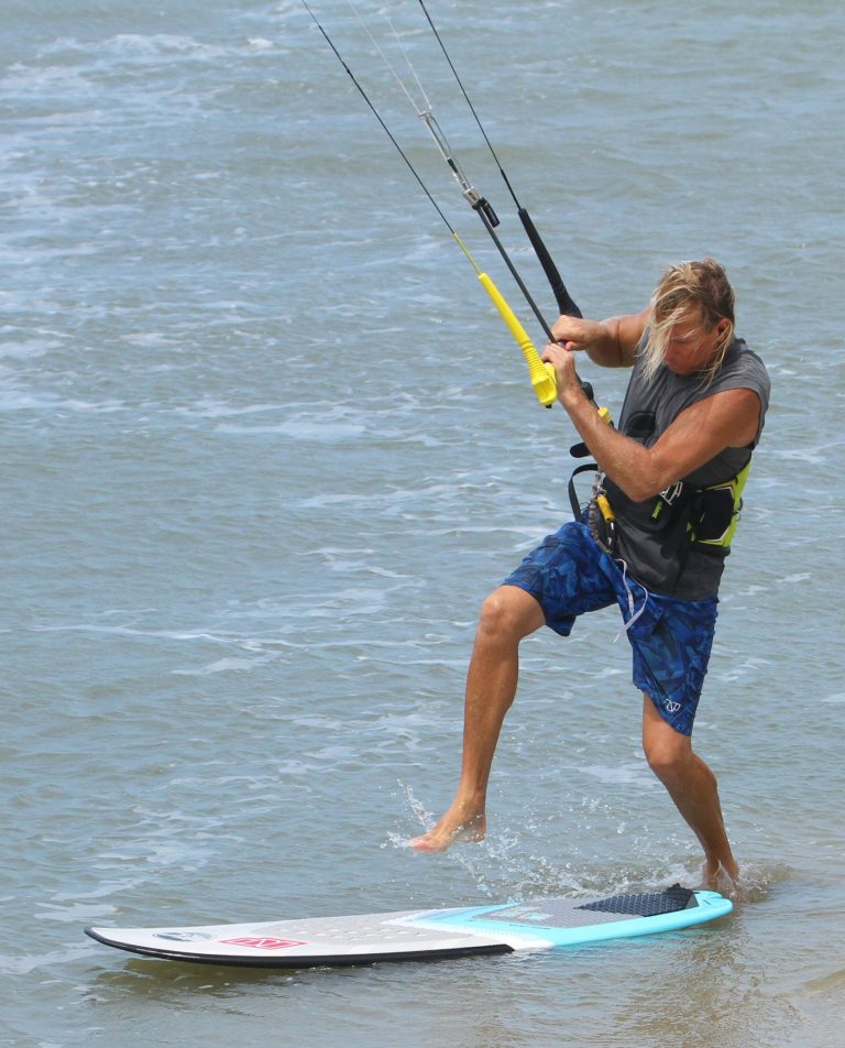 Kitesurfing Technique - Strapless Toeside Beach Start