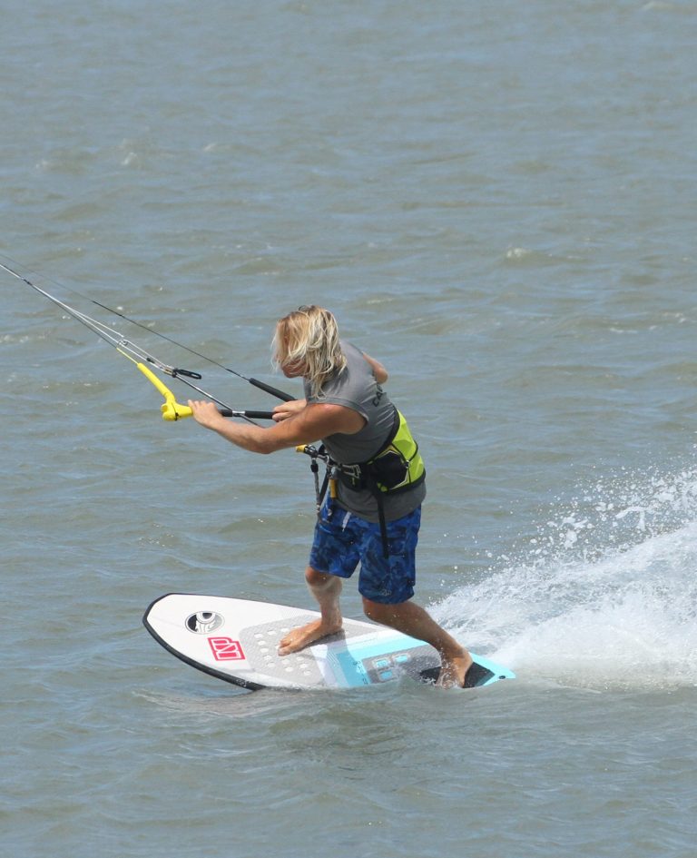 Kitesurfing Technique - Surfboard Heel to Toe Carve with a Down Loop