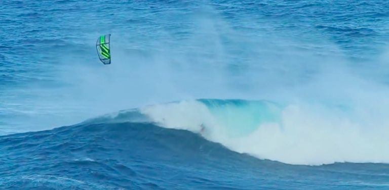 Pro-kiteboarders Jesse Richman and Patri McLaughlin kitesurf JAWS - 12/26/13