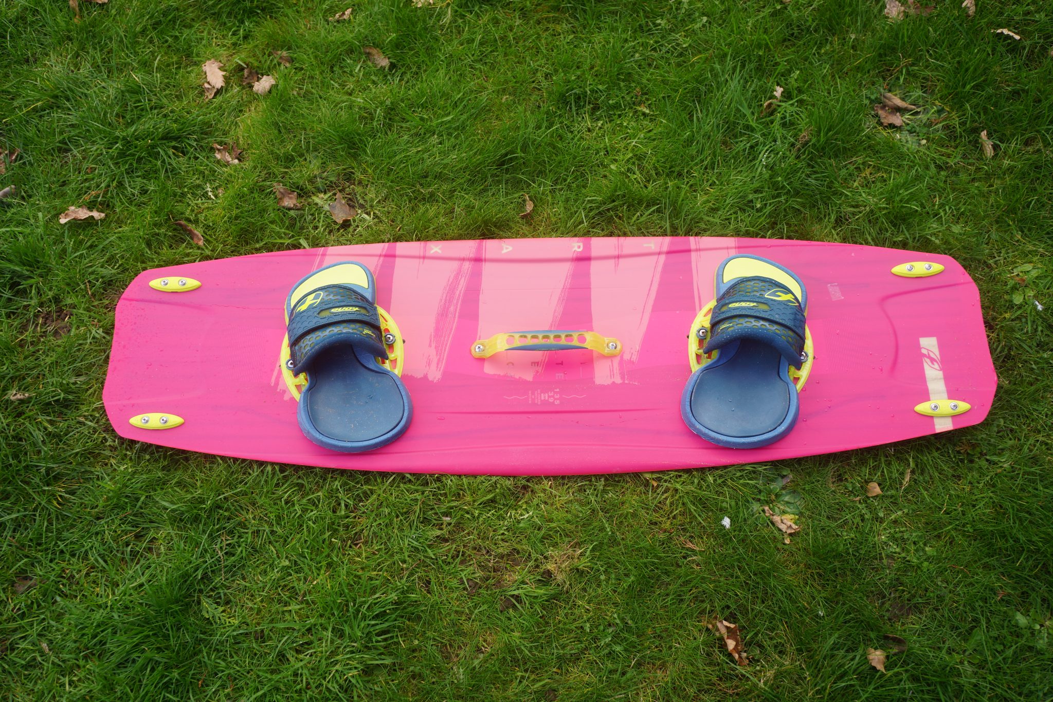 F-ONE Kiteboarding Trax Girls 135 x 39cm 2019 | Kitesurfing 
