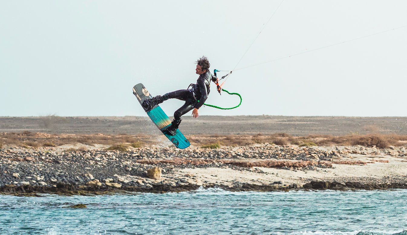 FLYSURFER – Launches The New STOKE2 and FORCE Control Bar