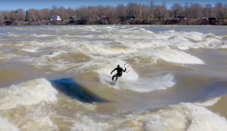 Kitesurfing Rapids