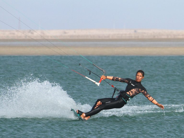 Kitesurfing Technique - Heelside Hand Drag