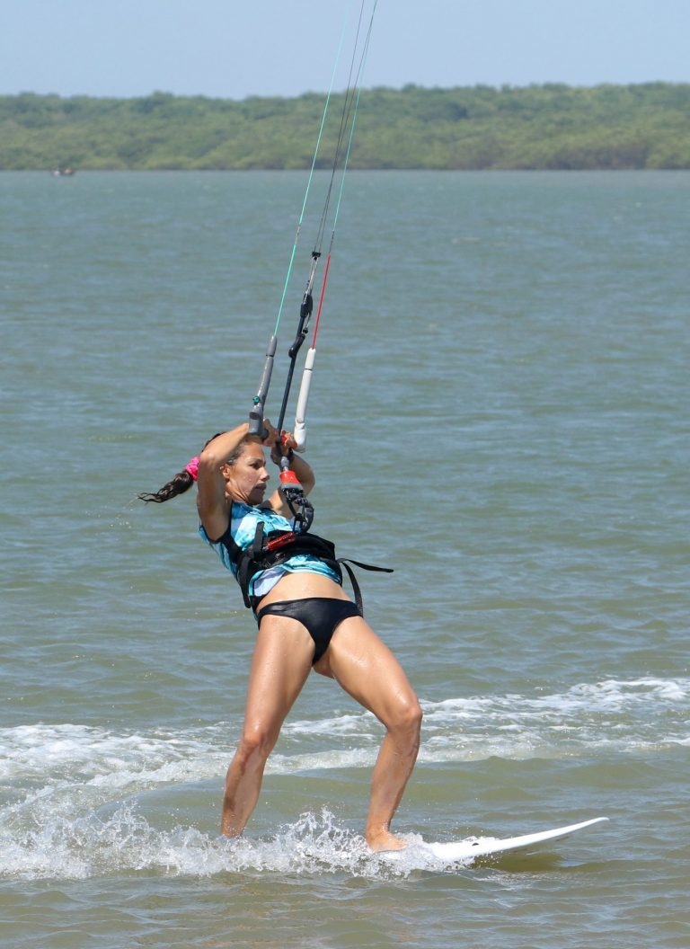 Kitesurfing Technique - Strapless Carving Upwind 360