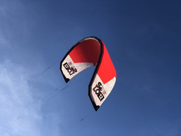 Kitesurfing Reviews - Liquid Force Kites Solo 12m 2020