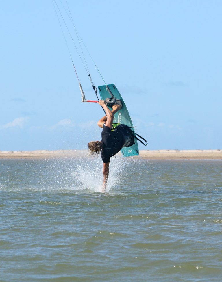 Kitesurfing Technique - Toe Side Front Roll Hand Wash Transition