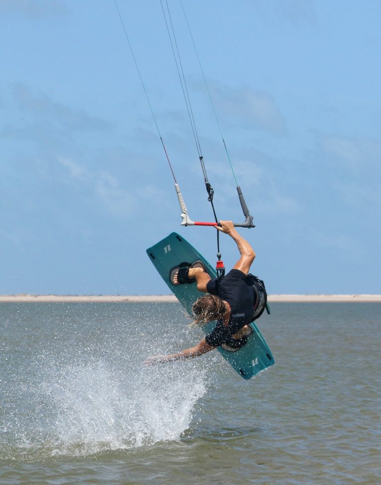 Kitesurfing Technique - Hand Drag to Blind