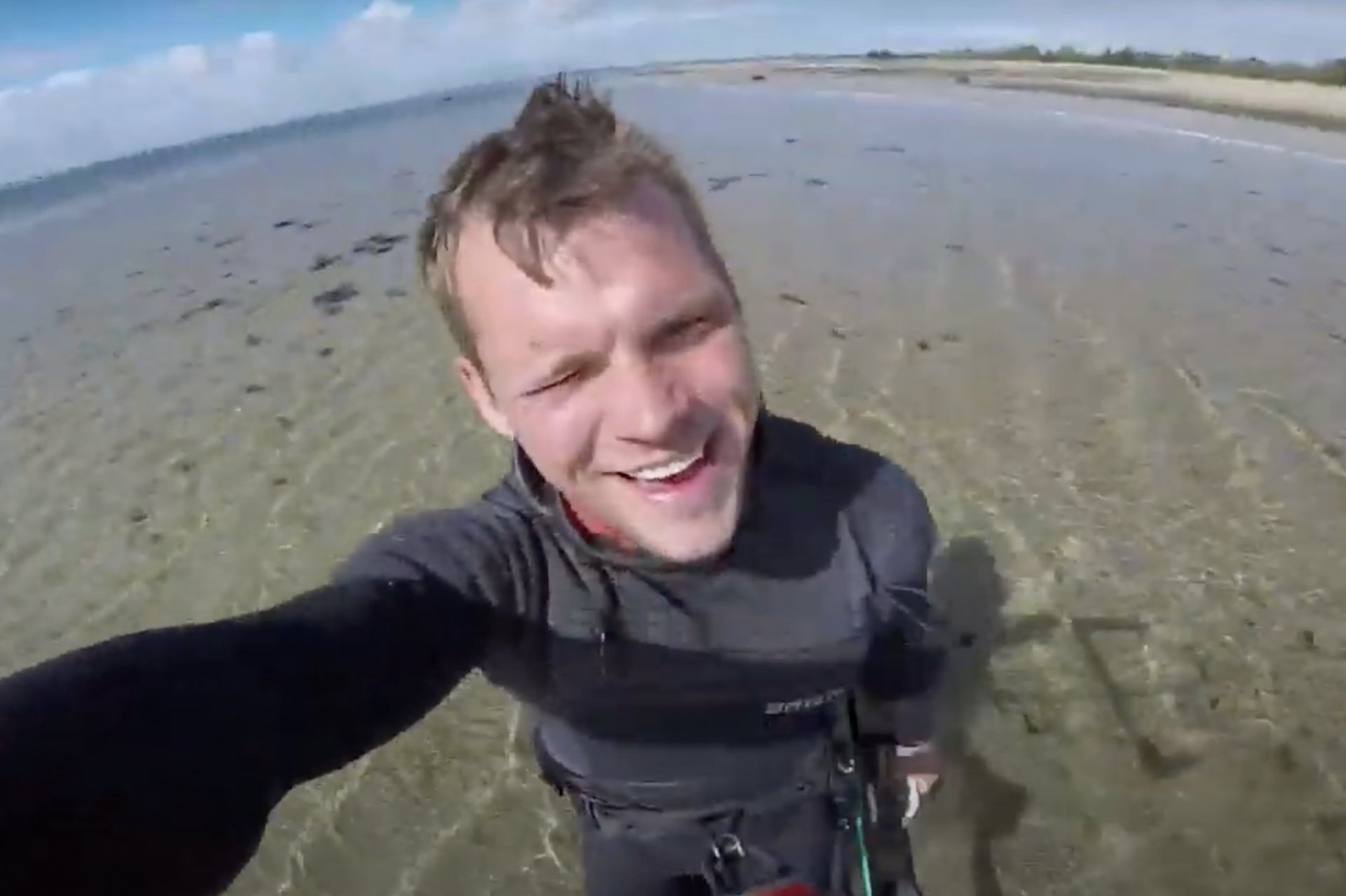 Surfing in SUPER shallow water - a FUN freeride!