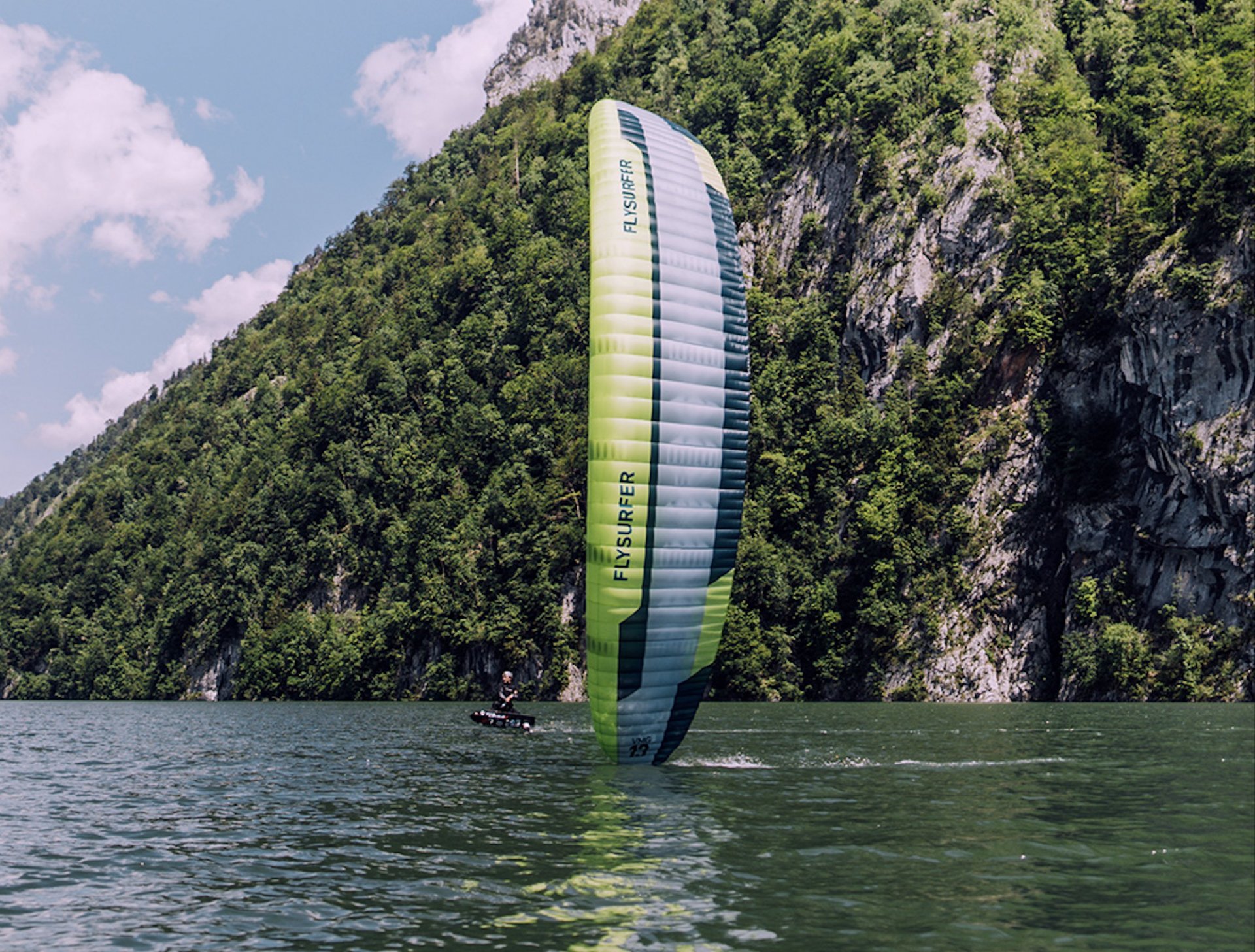 Flysurfer VMG2 approved as Formula Kite Registered Series Production Equipment