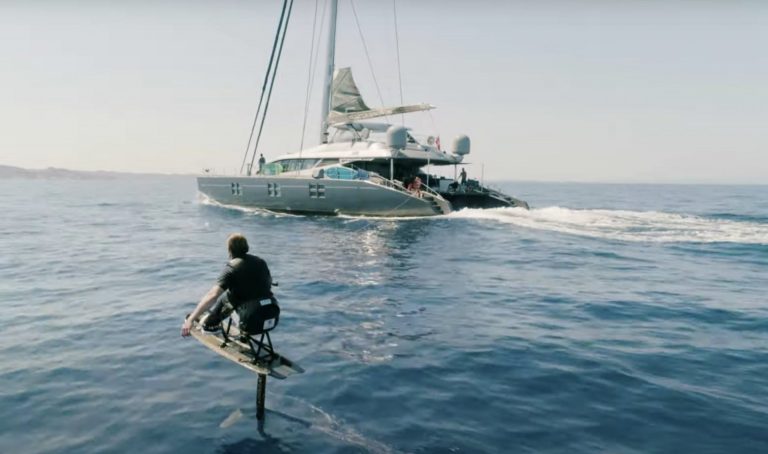 Foiling behind Cartouche 4K - Wind Voyager - Willem Hooft