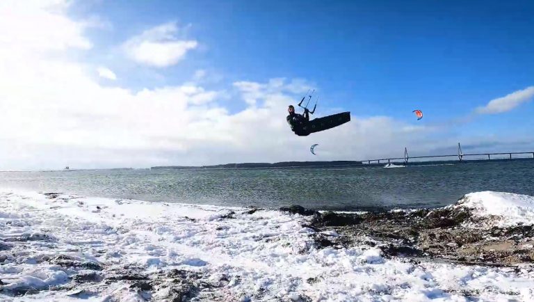 SNOW kiting? on a kiteboard - WINTER KITESURFING