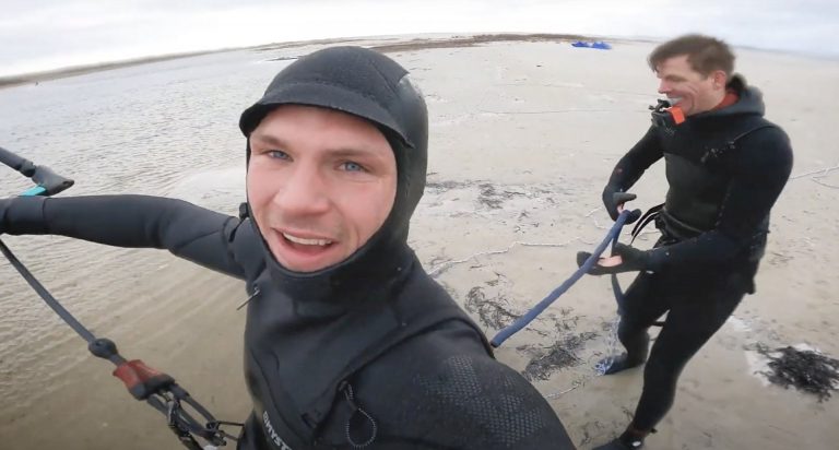 JUST HANGING OUT! / Man&boy power tow up #kiteboarding