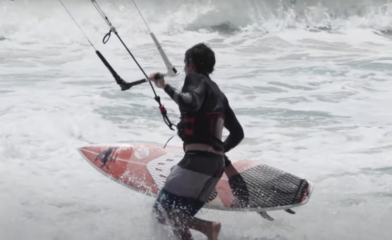 3 Ways to Start Strapless on a Surfboard