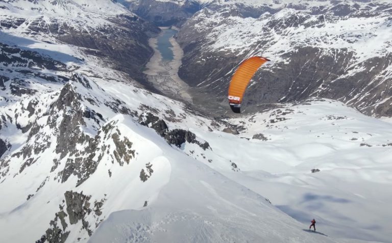 Big Snowkiteday in the alps at the border Switzerland/Italy Pizzo Stella