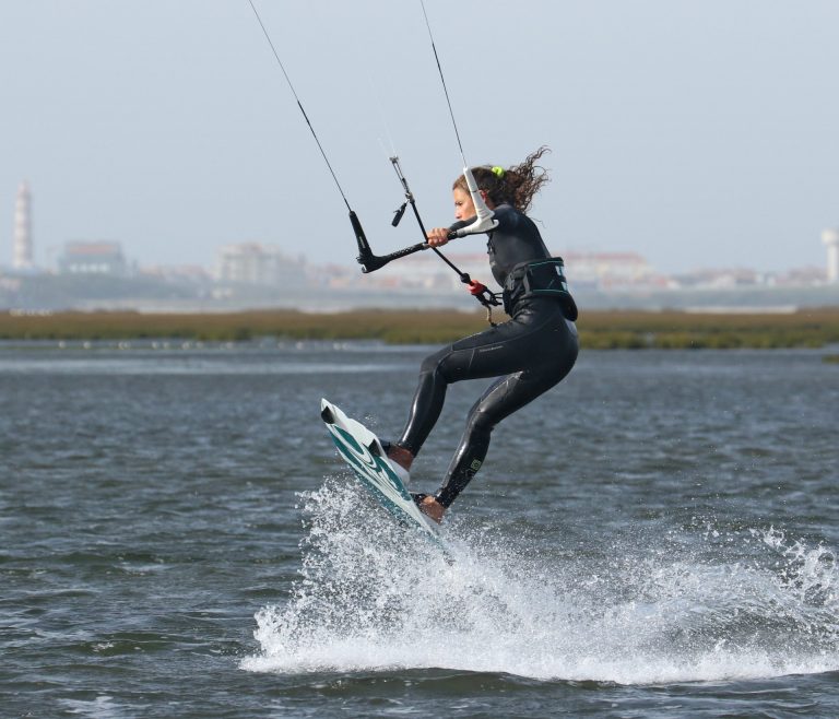 Kitesurfing Technique - Hooked Pop from Toeside to Heelside