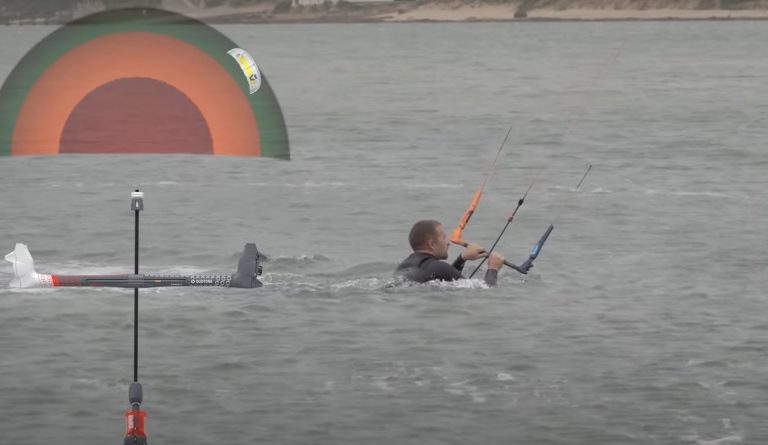 Board Behind Waterstart (twintip kitesurf)