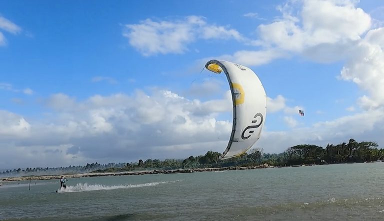 MMK - A man, a moto and a kite - Jan Burgdörfer in DR