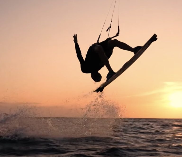 BACKFLIP in Kitesurf PARADISE #shorts