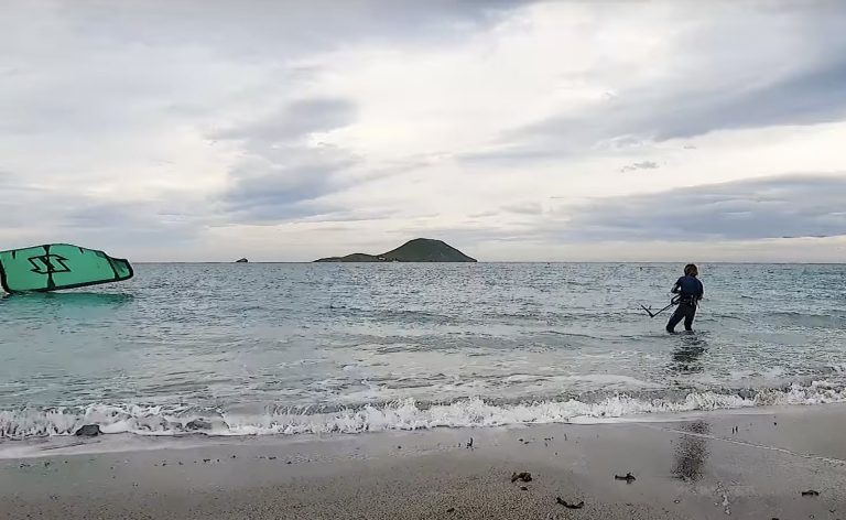 Relaunch the Kite in LIGHT WIND - (Kitesurf Tutorial)