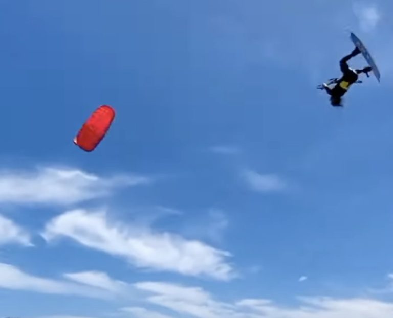 Kiteboarding in Paradise (kiteloops & unhooked) #shorts