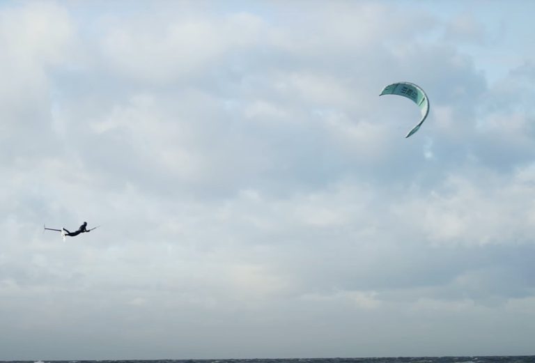 I AM ADDICTED | Experiencing Megaloops on Hydrofoil