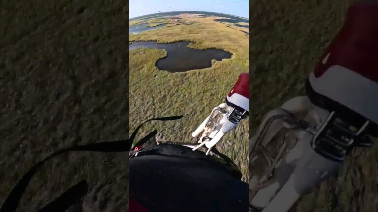 Pond skipping and ripping with a kite // kiteboarding