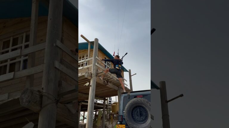 How I climbed and jumped from this house in Oman #extremesports #kitesurf
