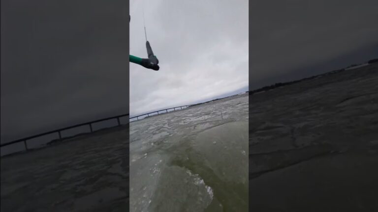 Trying to get a session in when its -8C #kitesurf #watersport #coldwater #ice