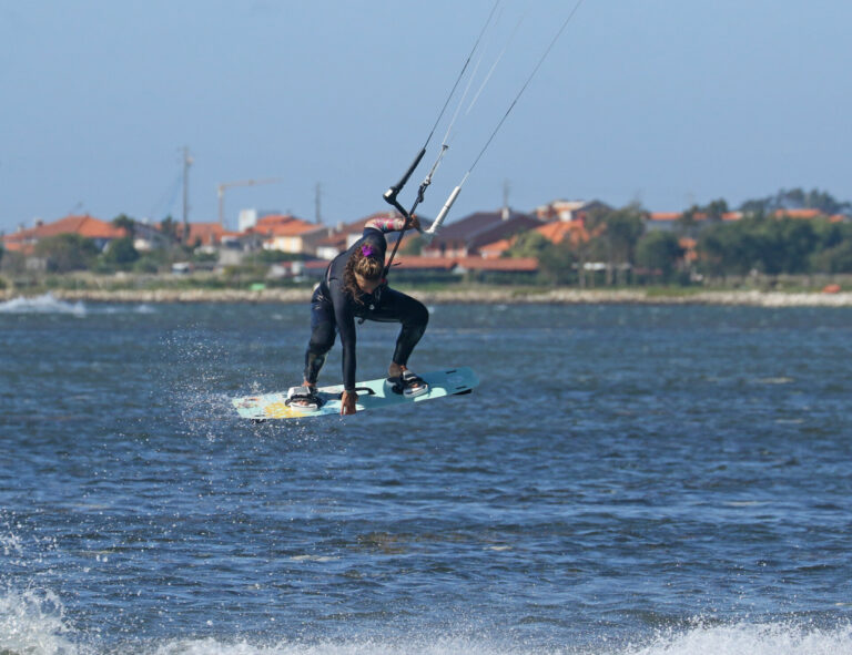 Kitesurfing Technique - Popped Indy Grab