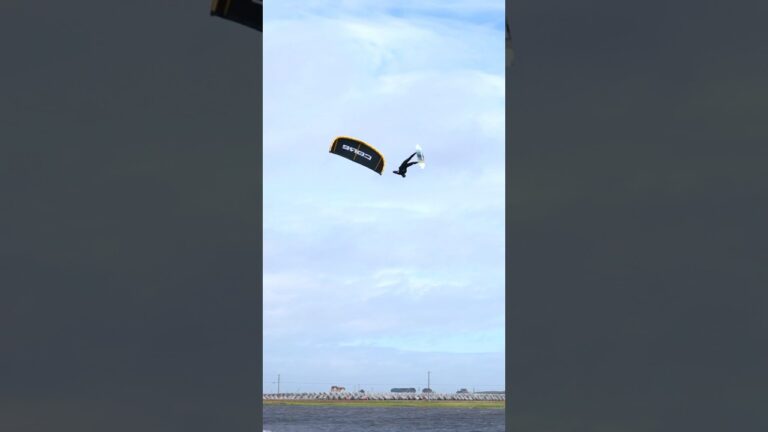 First loop of the session hitting like… // kiteboarding