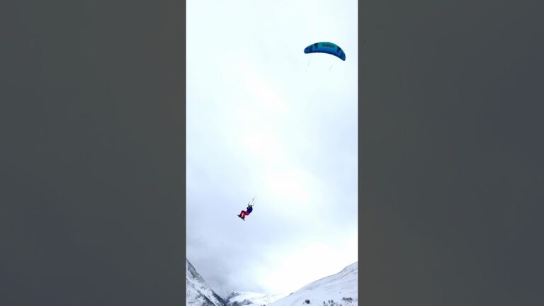 The flying spot #kite #snowkiting #kitesurfing #flying #fly #snowboarding #bigair