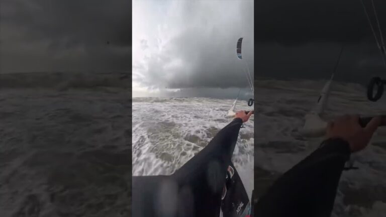 Little windsurfer surprise #short #kitesurfing