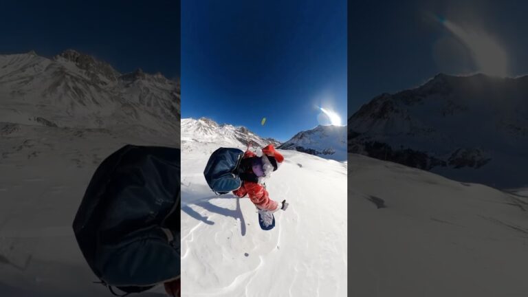 Santa Claus is a snowkiter #santaclaus #christmas #noel #kite #kiting #snowboarding