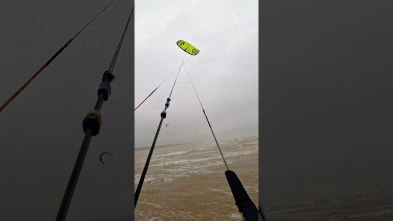 Uk storm chase… #courtintheact #kiteboarding #freeride #freeridekingdoms #kitesurfing #bigair #kite