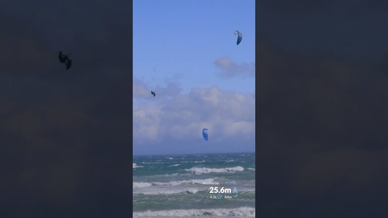 Phwaor... go on Jinne Boer! S-Loop, Cape Town style, on his Vortex Ultra-X. #kiteboarding