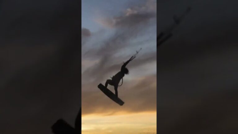 Sunsets in Capetown hit different Rider @stinokiteboarding
