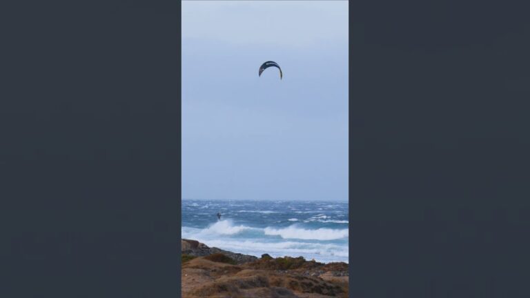 Epic Kiteboarding Loops with @gielvlugt & @shahar_tsabary in Gran Canaria
