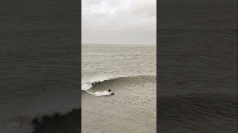 Down the line! Discovering Wales ;) #courtintheact #freeridekingdoms #kiteboarding #kitesurfing 
