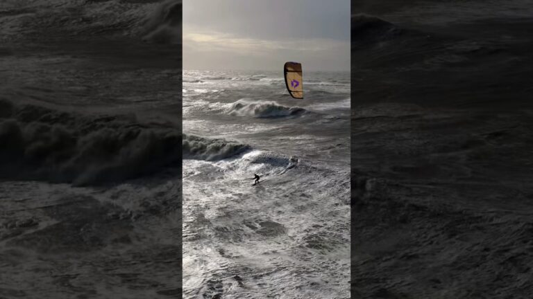 Closing down the inside! #courtintheact #kitesurfing @DUOTONEKiteboarding #freeride #kiteboarding