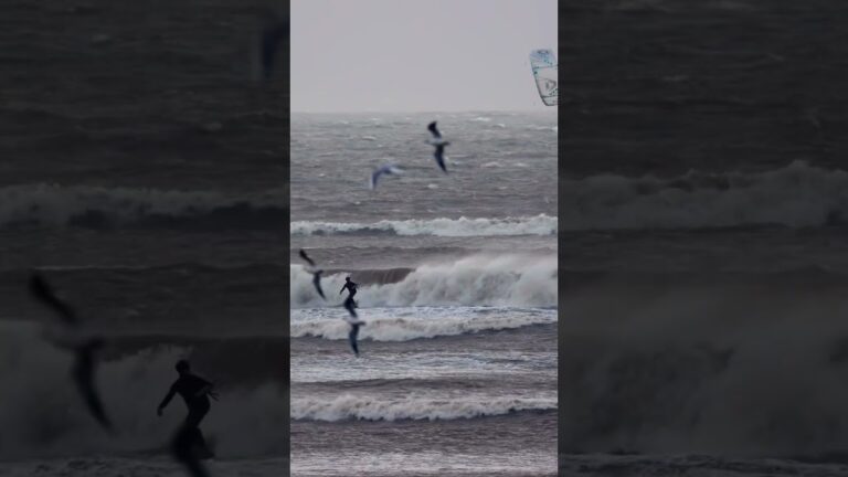 When the wind is that strong!!! #courtintheact #kitesurfing #stormchase #storms #waves