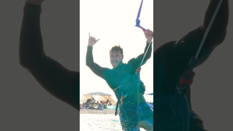Epic shred vibes on the Red Sea in my latest edit! Check out the full video #courtintheact #kite