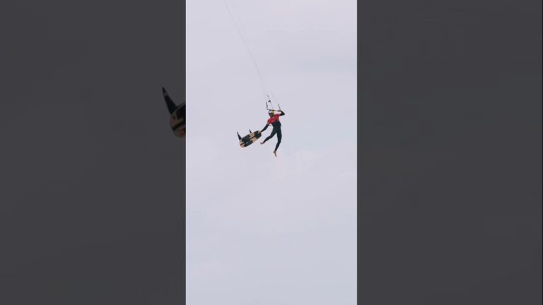 Full show for the Borkum crowd on the final day! #gkakiteworldtour #kiteboarding #kitesurfing