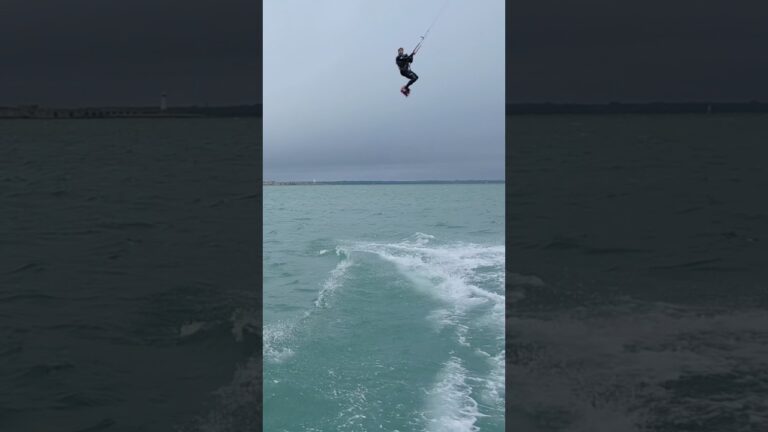Solo sending! Good fun missions to be had @HOVERAir_official / @DUOTONEKiteboarding #courtintheact