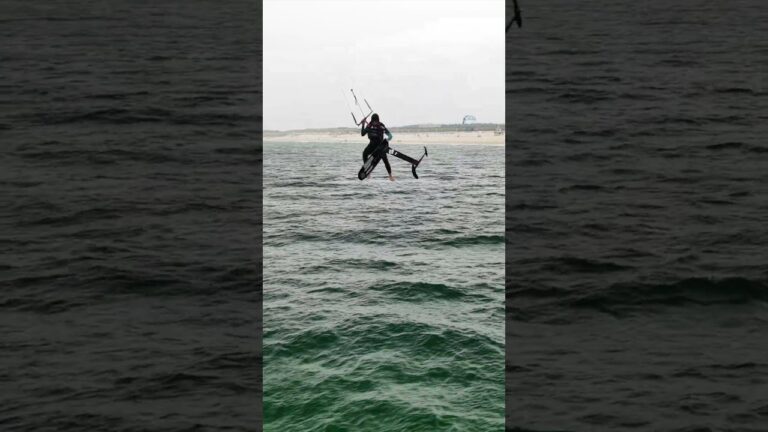 The women sent it today. Now, they all have their eyes on the #gkakiteworldtour #kitesurfing